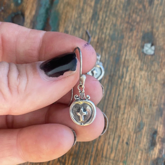 Sterling silver ornate cross circle earrings - Picture 3 of 8